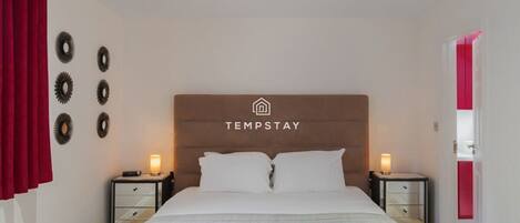 5 bedrooms, iron/ironing board, WiFi, bed sheets