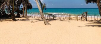 Duma Beach House Right On The Beach With Private pool