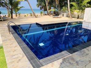 Pool - Duma Beach House Right On The Beach With Private pool (Ambalangoda)