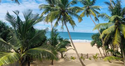 Duma Beach House Right On The Beach With Private pool