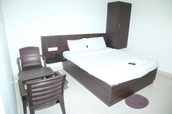 Habitación clásica, 1 cama Queen size | Caja de seguridad en la habitación y insonorización