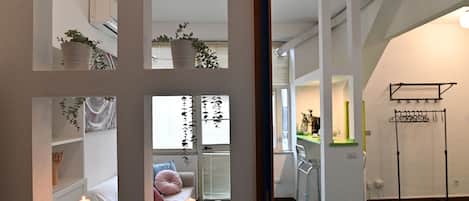 Basic Apartment | Living area