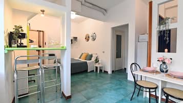 Basic Apartment | Living area