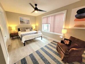 5 Schlafzimmer, Schreibtisch, Bügeleisen/Bügelbrett, Reisekinderbett