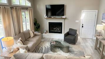 TV, fireplace