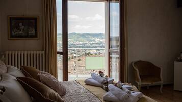 4 Schlafzimmer, Zimmersafe, kostenloses WLAN, Bettwäsche