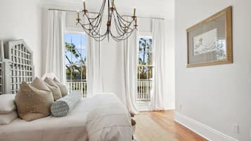 6 bedrooms, desk, travel crib, free WiFi