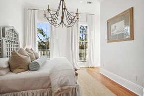 6 bedrooms, desk, travel crib, free WiFi