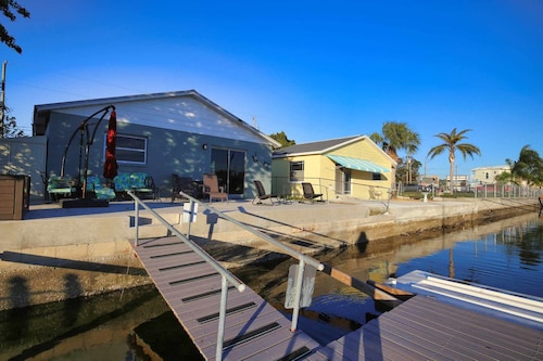 Sunset Lagoon. In the heart of Hudson. Waterfront. 2 minute walk beach/dining