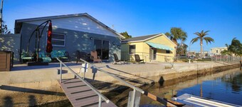 Sunset Lagoon. In the heart of Hudson. Waterfront. 2 minute walk beach/dining