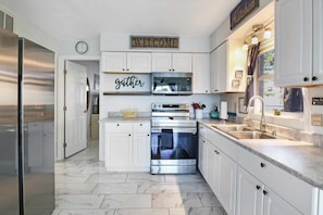 Microwave, oven, stovetop, cookware/dishes/utensils