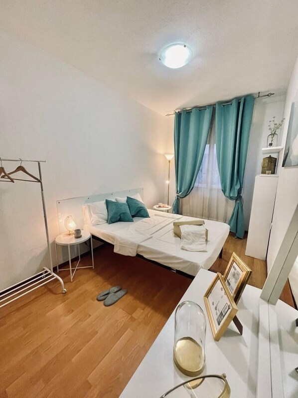 3 chambres, bureau, fer et planche à repasser, Wi-Fi gratuit