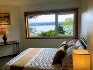 3 chambres, bureau, système d’insonorisation, fer et planche à repasser