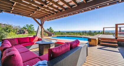 Private Pool/Slide/Hot Tub-5 min to Broadmoor/7 Falls/Zoo, Borders Open Space