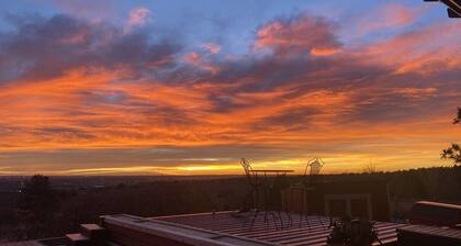 Private Pool/Slide/Hot Tub-5 min to Broadmoor/7 Falls/Zoo, Borders Open Space