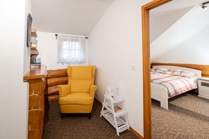 Maison Familiale, 2 chambres, côté montagne (Hazelnut Pool House) | 2 chambres, fer et planche à repasser, Wi-Fi gratuit, draps fournis