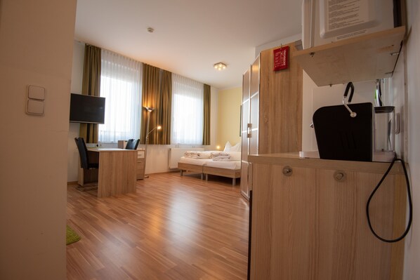 Comfort Studio (Premier Studio Appartement) | In-room safe, desk, iron/ironing board, free WiFi - City Appartements Weiz (Weiz)