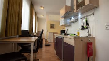 Comfort Studio (Premier Studio Appartement) | Private kitchen | Mini-fridge, microwave, espresso maker, coffee/tea maker
