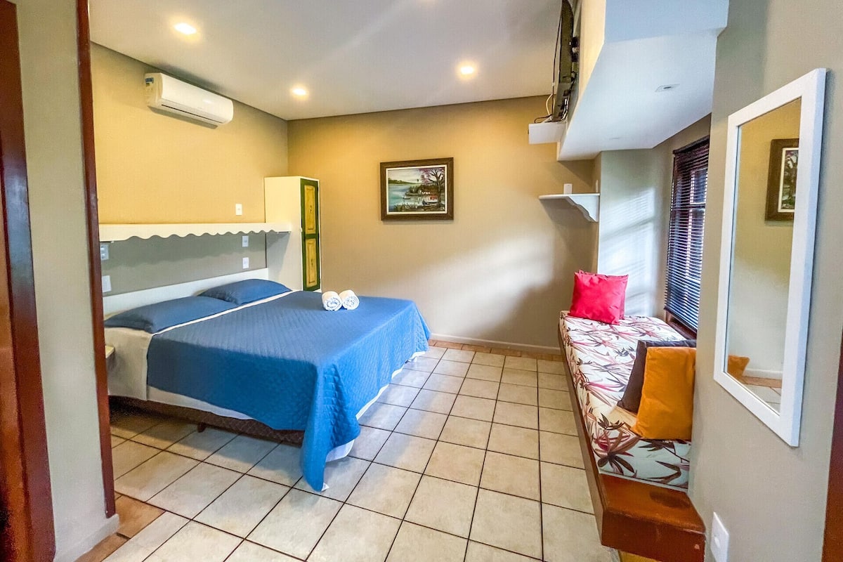 In-room safe, free WiFi, bed sheets