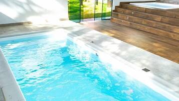 Außenpool, Liegestühle