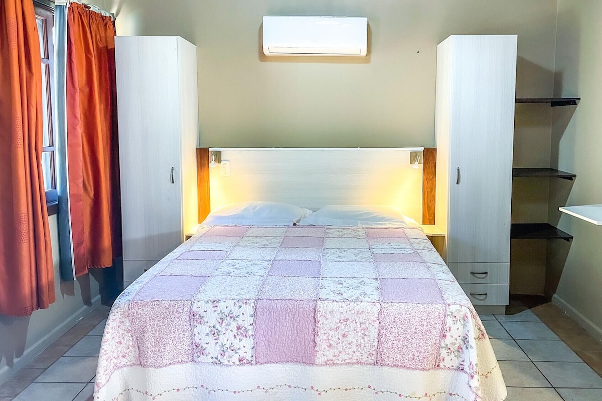 In-room safe, free WiFi, bed sheets