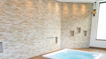 Bañera de hidromasaje exterior