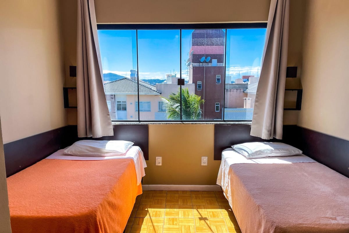 Caja fuerte, wifi gratis, ropa de cama