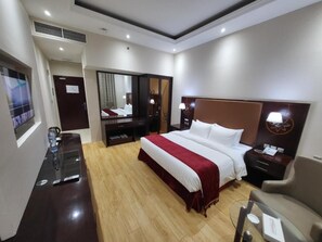 In-room safe, iron/ironing board, free WiFi, bed sheets - Palm Inn Hotel Doha (Doha)