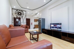 Standard-Apartment, 2 Schlafzimmer | Zimmersafe, Bügeleisen/Bügelbrett, kostenloses WLAN, Bettwäsche