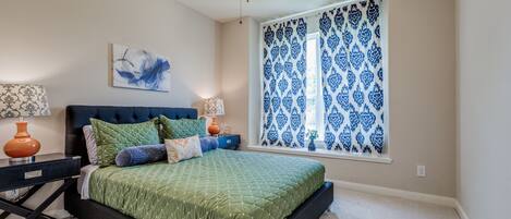 5 chambres, bureau, fer et planche à repasser, lit parapluie