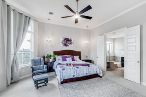 5 bedrooms, desk, iron/ironing board, travel crib