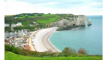 Plage à proximité, chaises longues