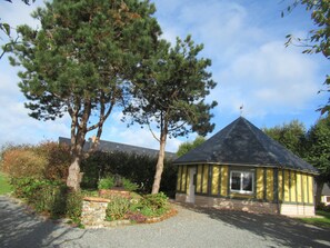 Exterior - Manège Cauchois AU TILLEUL in a peaceful setting 2 minutes from Etretat (Le Tilleul)