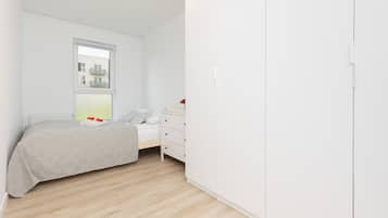 1 bedroom, bed sheets