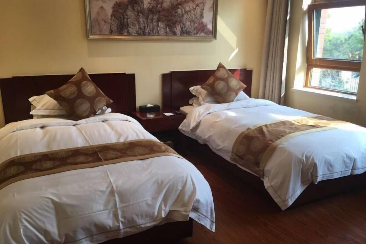 Cribs/infant beds