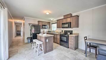 Fridge, microwave, stovetop, dishwasher