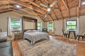 Travel crib, free internet, bed sheets