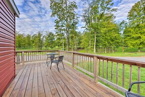 Outdoor dining - Cassopolis Cabin, Little Fish Lake On-Site! (Cassopolis)