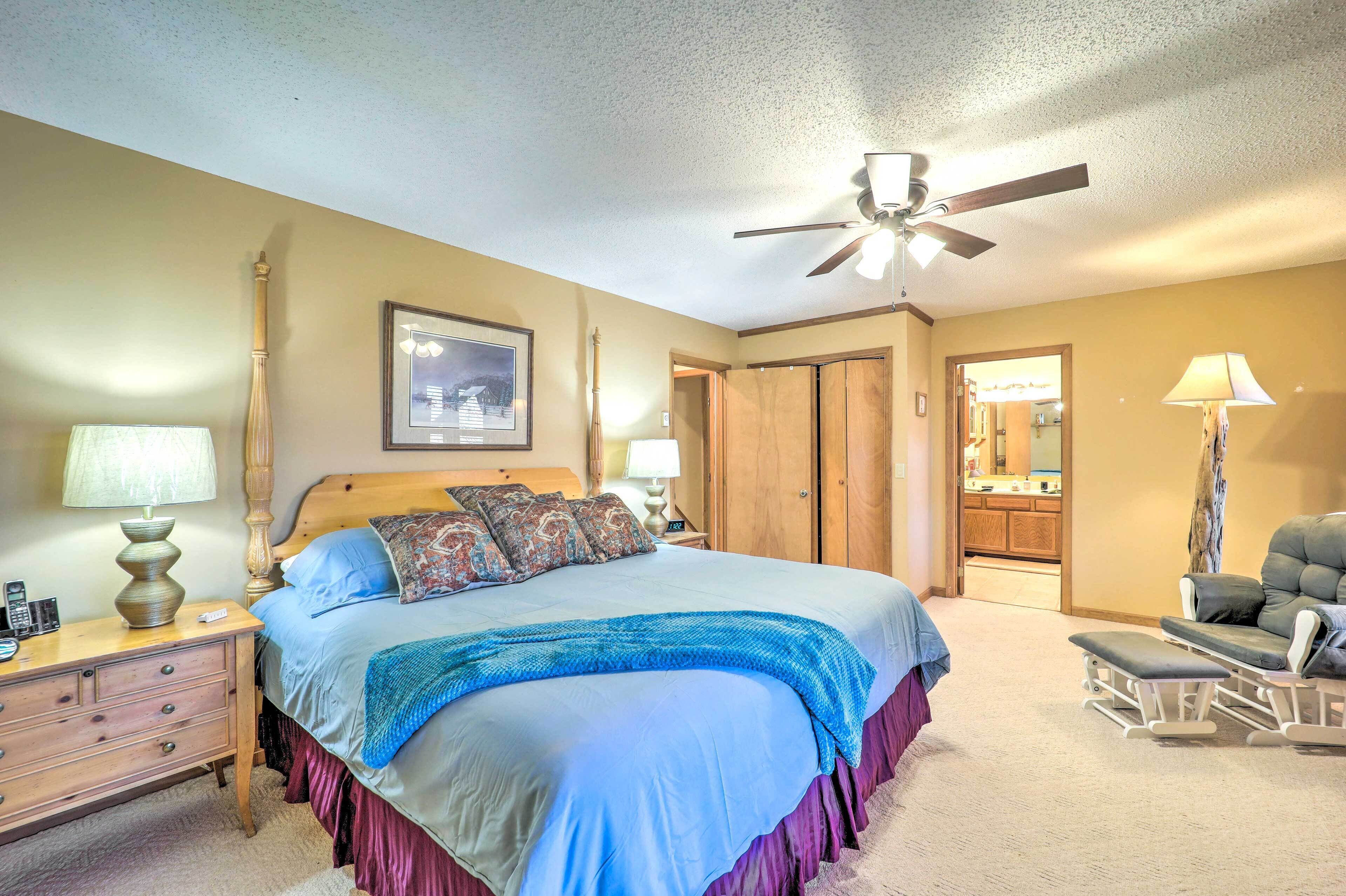 4 bedrooms, desk, iron/ironing board, free internet