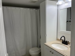 Combined shower/tub - Beautiful and Cozy Bedroom! (Miami)