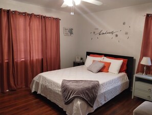 2 bedrooms, desk, iron/ironing board, free WiFi