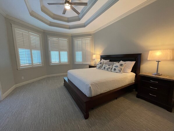 5 bedrooms, desk, iron/ironing board, WiFi