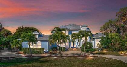 Beautiful Home! Private Pool, Games, Bike to Boca Grande