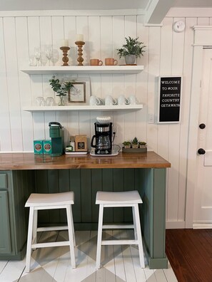 Interior - Charming 3/2 Farmhouse Near Fixer Upper and Gathering Oaks (Crawford)