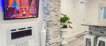 Beautiful Modern 3-bedroom apartment in an excellent location near train to NYC