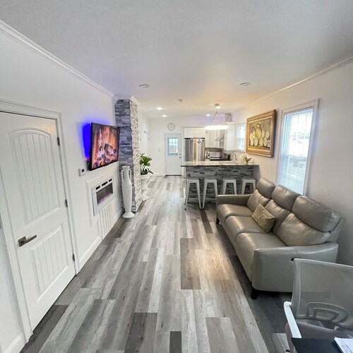 Beautiful Modern 3-bedroom apartment in an excellent location near train to NYC