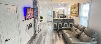 Beautiful Modern 3-bedroom apartment in an excellent location near train to NYC