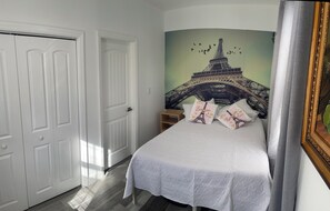 Iron/ironing board, Internet, bed sheets