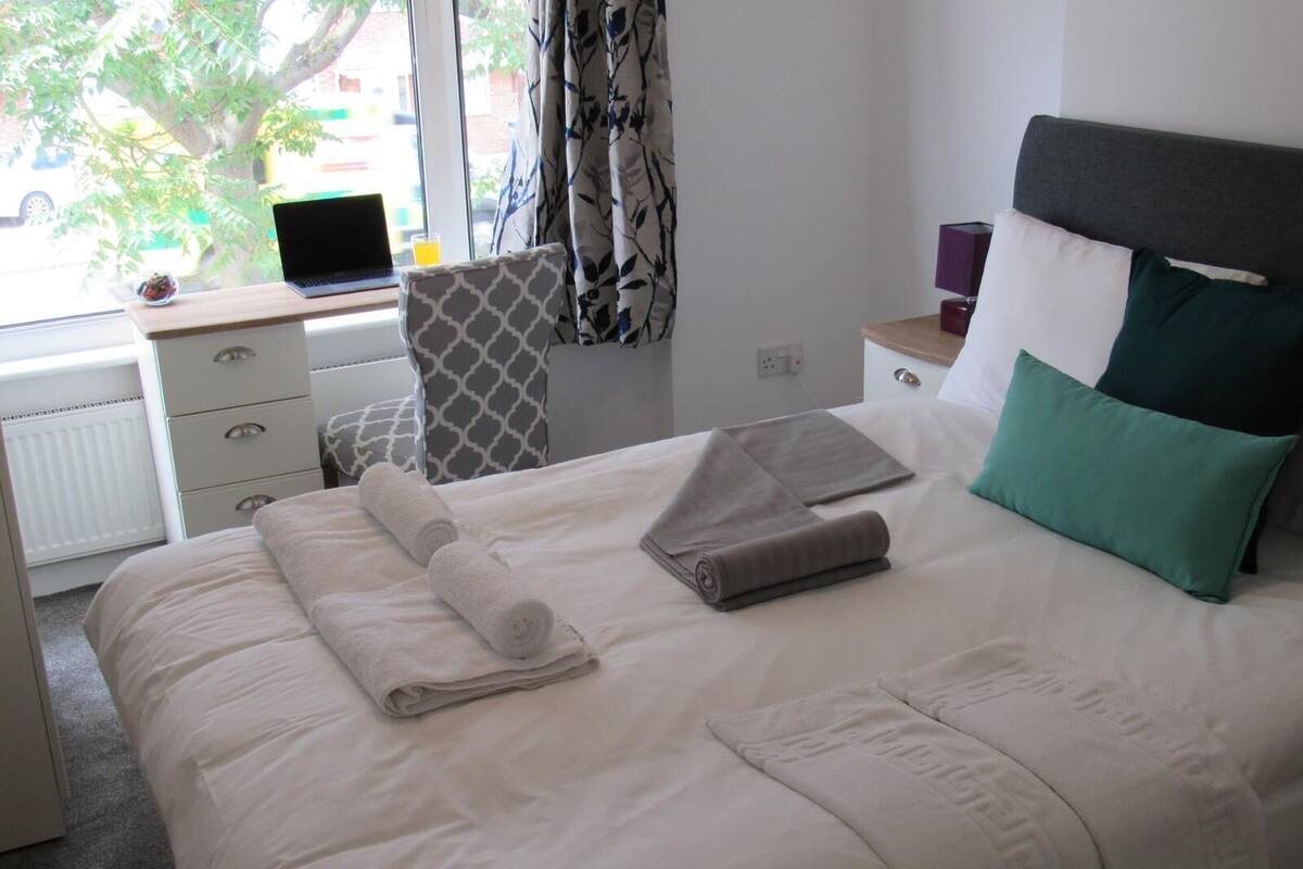 Junior Double Room | Egyptian cotton sheets, premium bedding, desk, laptop workspace