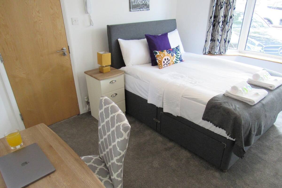 Standard Double Room | Egyptian cotton sheets, premium bedding, desk, laptop workspace